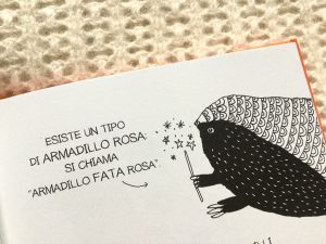 Il-piccolo-libro-dei-grandi-segreti-animali-Maja-Säfström-Nomos-Edizioni-Galline-Volanti