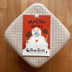 mostro-neve-gillian-cross-bianconero-galline-volanti