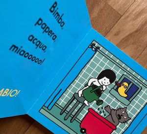 BIMBA-GATTO-ACQUA-PAPERA-Ellen-Duthie-logos-galline-volanti-1